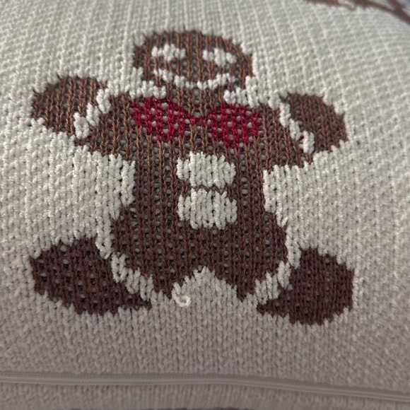 Cupcakes And Cashmere Christmas Gingerbread Pillow - Picture 6 of 8